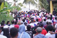 Warga Kecamatan Pulau Batang Dua Jemput Kedatangan Paslon Nomor Urut 2, M. Tauhid Soleman dan Nasri Abubakar. (Istimewa)
