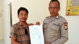 Tim Hukum FAM-SAH Lapor Panwas Desa Kabau Pantai Inisial HM di Polres Kepulauan Sula. (Rakyatmu)