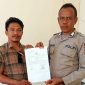 Tim Hukum FAM-SAH Lapor Panwas Desa Kabau Pantai Inisial HM di Polres Kepulauan Sula. (Rakyatmu)