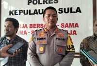 Kapolres Kepulauan Sula AKBP Kodrat Muh Hartanto (tengah) didampingi Ketua KPU Risman Buamona (kiri) dan anggota Bawaslu Zulfitrah Hasim (Rakyatmu)
