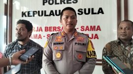 Kapolres Kepulauan Sula AKBP Kodrat Muh Hartanto (tengah) didampingi Ketua KPU Risman Buamona (kiri) dan anggota Bawaslu Zulfitrah Hasim (Rakyatmu)