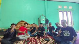 Kuswandi Buamona (ketiga dari kiri) saat pose 1 jari dengan pasangan ISDA. (Istimewa)