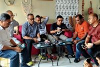 Tiga Tim Pemenangan Pasangan Calon Gubernur Maluku Utara Gelar Konferensi Pers Desak KPU dan Bawaslu Hentikan  Live Quick Count. (Rakyatmu)