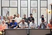 Tauhid-Nasri didampingi  partai pengusung saat jumpa pers. (Rakyatmu)