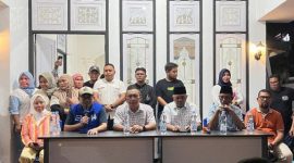 Tauhid-Nasri didampingi  partai pengusung saat jumpa pers. (Rakyatmu)