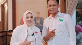 Ketua Tim Hukum FAM-SAH Armin Soamole Bersama Bupati Fifian Adeningsih Mus. (Dok. Pribadi/Rakyatmu)