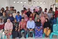 Anggota DPRD Kabupaten Pulau Taliabu Budiman L. Mayabubun Bersama Warga Nggele dan Onemay saat Reses. (Rakyatmu)