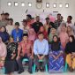 Anggota DPRD Kabupaten Pulau Taliabu Budiman L. Mayabubun Bersama Warga Nggele dan Onemay saat Reses. (Rakyatmu)