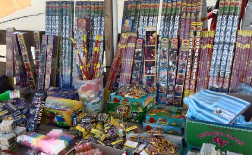Kembang Api di Pasar Basanohi Sanana, Kepulauan Sula. (Rakyatmu))