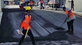 Pekerjaan Jalan Keluar untuk Kendaraan di Kawasan Pusat Kuliner Kota Rempah. (RM)