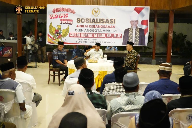 Foto: Sultan Ternate yang juga anggota komisi I DPD RI Hidayat M. Sjah menggelar sosialisasi 4 pilar kebangsaan di Kedaton Kesultanan Ternate. (Istimewa)