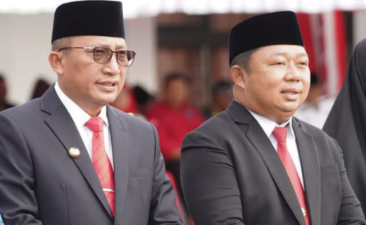 Wali Kota Ternate M. Tauhid Soleman dan Sekretaris Daerah Kota Ternate Rizal Marsaoly. (Ko Edo/Rakyatmu)