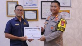 Kepala Kantor Pajak Sanana, Burhanuddin dan Kapolres Kepulauan Sula AKBP Kodrat Muh Hartanto. (Rakyatmu)