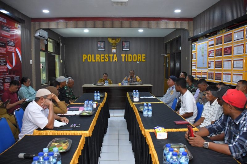 Rapat Koordinasi Pemkot Tidore Kepulauan dan Polresta Tidore serta pihak-pihak terkait. (Rakyatmu/Istimewa)