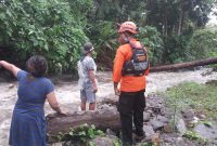 Tim SAR Gabungan saat melakukan pencarian terhadap korban. (Rakyatmu/Istimewa)