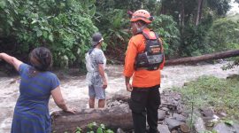 Tim SAR Gabungan saat melakukan pencarian terhadap korban. (Rakyatmu/Istimewa)