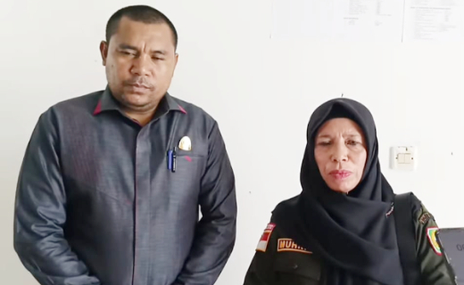 Ketua Komisi III DPRD Pulau Taliabu Budiman L Mayabubun dan Kepala Dinas P3A, Mohrida Donsi. (Rakyatmu)