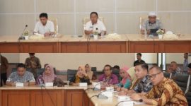 Sekda Kota Ternate, Rizal Marsaoly Pimpin rapat koordinasi pimpinan OPD bahas keterbukaan informasi publik. (Ewin for Rakyatmu)