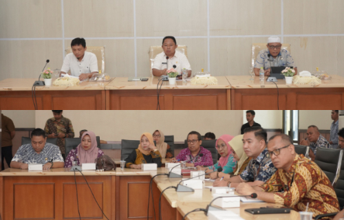 Sekda Kota Ternate, Rizal Marsaoly Pimpin rapat koordinasi pimpinan OPD bahas keterbukaan informasi publik. (Ewin for Rakyatmu)