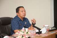 Sekda Kota Ternate Rizal Marsaoly saat Pimpin Rapat dengan Pedagang Kuliner. (Istimewa)