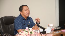 Sekda Kota Ternate Rizal Marsaoly saat Pimpin Rapat dengan Pedagang Kuliner. (Istimewa)