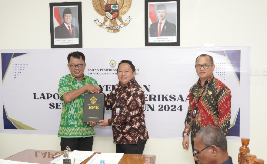 Sekda Kota Ternate Terima LHPK dari BPK RI. (Humas for Rakyatmu))