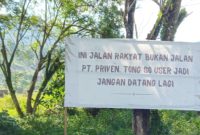 Spanduk Penolakan Warga Terhadap PT Priven Lestari. (Warga_Rakyatmu)
