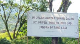 Spanduk Penolakan Warga Terhadap PT Priven Lestari. (Warga_Rakyatmu)