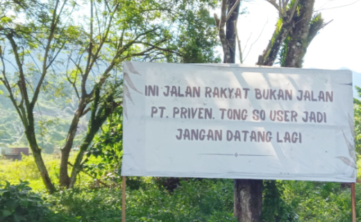 Spanduk Penolakan Warga Terhadap PT Priven Lestari. (Warga_Rakyatmu)