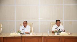 Wali Kota Ternate M. Tauhid Soleman Didampingi Sekda Kota Ternate Rizal Marsaoly Pimpin Rapat Evaluasi Kinerja OPD. (Ongky_Rakyatmu))