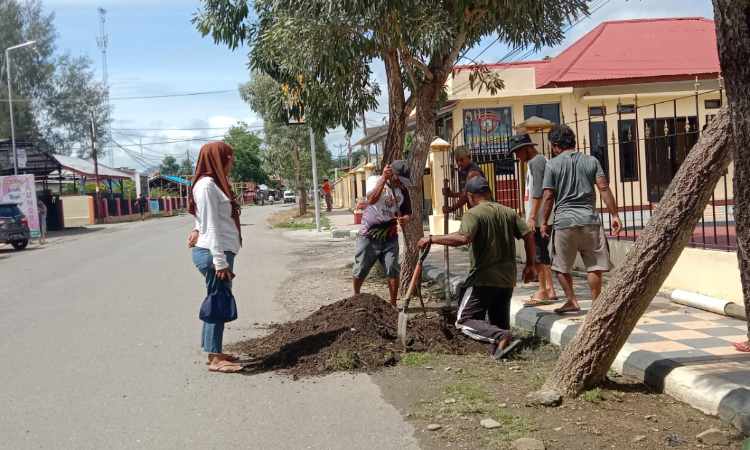 Pekerjaan Pipa air Berish di Jalur Kota Sanana. (Rakyatmu)