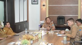 Sekretaris Daerah Kota Ternate Rizal Marsaoly memimpin rapat koordinasi pemanfaatan Benteng Oranje bersama pimpinan OPD. (Humas for Rakyatmu)