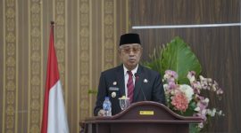 Wali Kota Tidore Kepulauan Capt, H. Ali Ibrahim menyampaikan sambutan di rapat paripurna tentang pengumuman akhir masa jabatan di Aula Gedung DPRD. (Istimewa)  