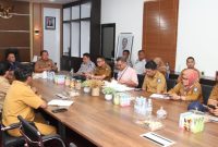 Pemerintah Kota Ternate dan Manajemen Malut United Rapat Pemanfaatan Aset Stadion Gelora Kie Raha pada 6 Januari 2025. (Humas for Rakyatmu) 