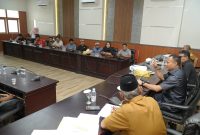 Wakil Wali Kota Tidore Kepulauan, Muhammad Sinen melakukan jumpa pers dengan Komunitas Wartawan Kota Tidore. (Rakyatmu) 