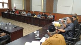 Wakil Wali Kota Tidore Kepulauan, Muhammad Sinen melakukan jumpa pers dengan Komunitas Wartawan Kota Tidore. (Rakyatmu) 