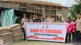 Bantuan berupa semen untuk pembangunan  Musala Al-Ikhlas. (Rakyatmu)