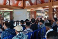 Sekda Kota Ternate Rizal Marsaoly pembukaan sosialisasi lembaga manajemen kolektif tradisional di Benteng Oranje. (Istimewa/Rakyatmu)