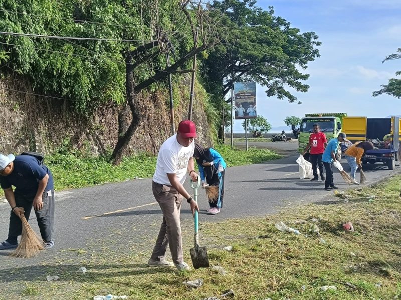 Kegiatan Jumat Bersih di Kecamatan Ternate Utara. (Rakyatmu)