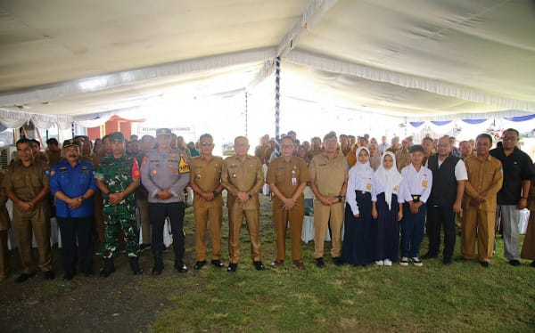 Foto Bersama Wali Kota Ternate di Musrenbang Kecamatan Pulau Ternate. (Rakyatmu)