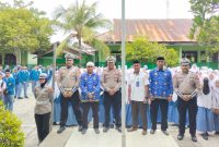 Foto bersama usai sosialisasi di Madrasah Aliyah Negeri 1 Sanana. (Yanto/Rakyatmu)