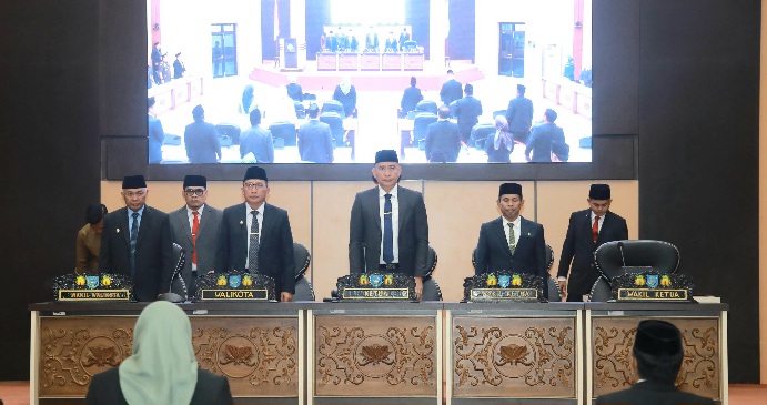 Penyampaian Pidato Wali Kota dan Wakil Wali Kota Ternate Masa Jabatan 2025-20230 dalam Rapat Paripurna ketiga masa persidangan kedua Tahun Sidang 2025 di Gedung DPRD Kota Ternate. (Ongky/Rakyatmu)
