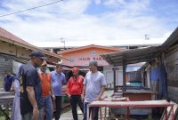 Wali Kota Tidore Kepulauan Muhammad Sinen meninjau Pasar Rum di Kecamatan Tidore Utara. Foto: Istimewa