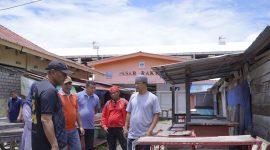 Wali Kota Tidore Kepulauan Muhammad Sinen meninjau Pasar Rum di Kecamatan Tidore Utara. Foto: Istimewa