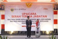 Kapten Ali Ibrahim memberikan sambutan terakhir dalam serah terima jabatan Wali Kota dan Wakil Wali Kota Tidore Kepulauan. Foto: Istimewa