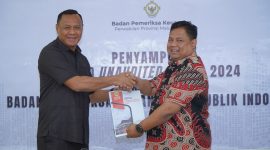 Wali Kota Tidore Kepulauan, Muhammad Sinen menyerahkan LKPD Tahun Anggaran 2024 ke BPK RI Perwakilan Maluku Utara. (Istimewa)