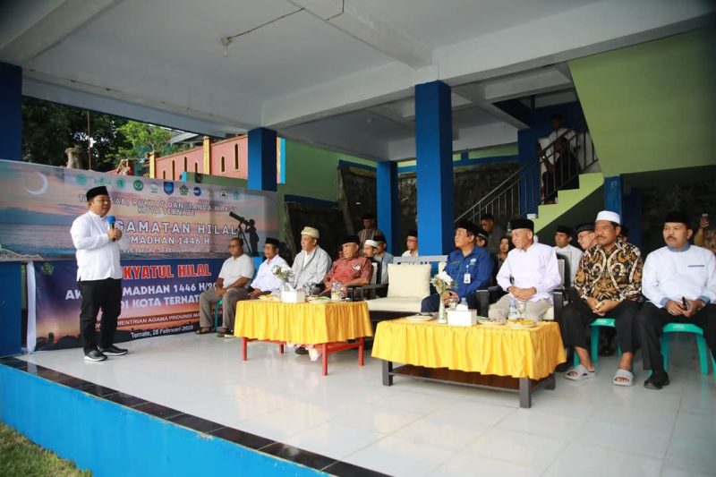 Sekda Kota Ternate, Rizal Marsaoly saat Memberikan Sambutan di di Gedung Observatorium Hilal Stasiun Geofisika Ternate. (Rakyatmu)