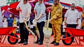 Menteri Kesehatan, Budi Gunadi Sadikin Bersama Kepala Kantor Staf Presiden, AM. Putranto dan Bupati Pulau Taliabu Aliong Mus Letakkan Batu Pertama RSUD Bobong. (Rakyatmu) 