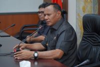 Wali Kota Tidore Kepulauan, Muhammad Sinen didampingi Wakil Wali Kota Ahmad Laiman saat memimpin rapat bersama para lurah se Kota Tidore Kepulauan. Foto: Istimewa