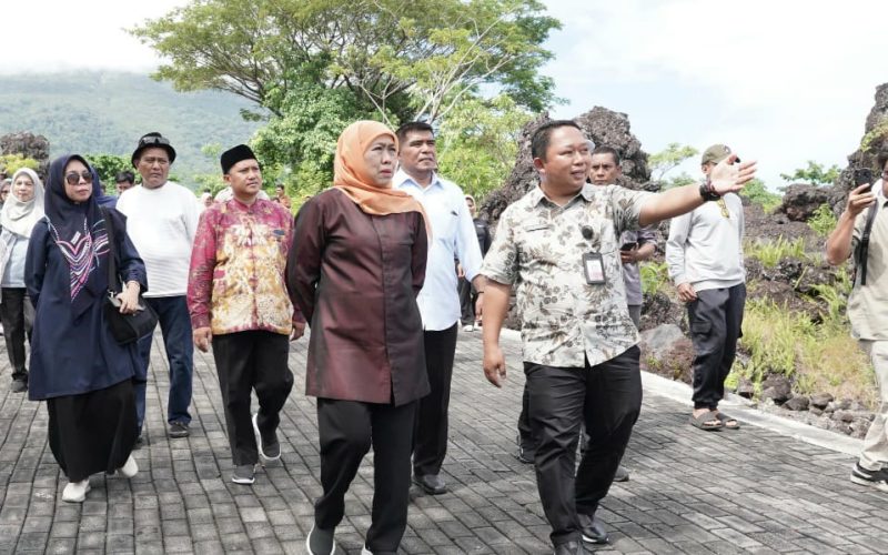 Gubernur Jawa Timur, Khofifah Indar Parawansa Mengunjungi Batu Angus Kota Ternate. (Atu/Rakyatmu)